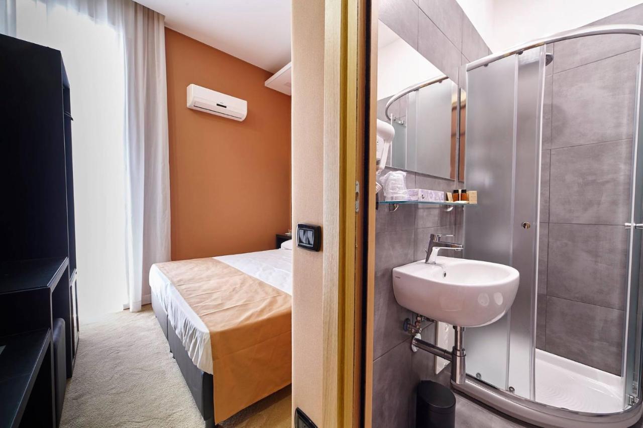 Sweet Central Hotel Caserta Exterior photo
